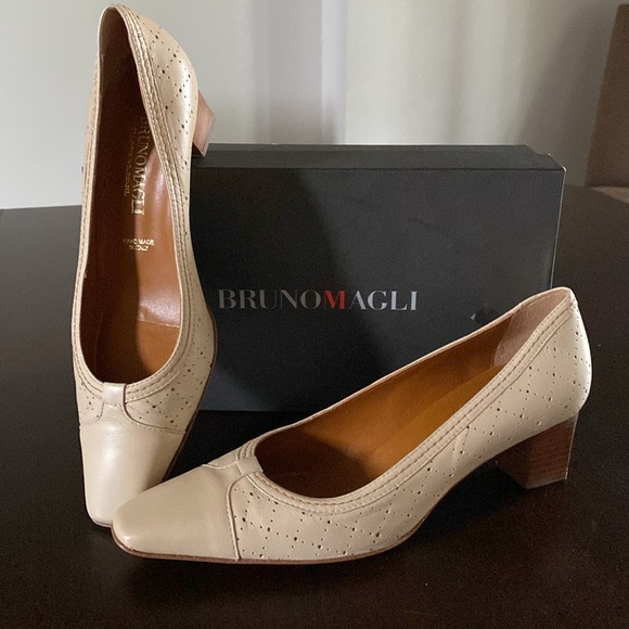 Bruno Magli Italian Pumps - Picture 1 of 9